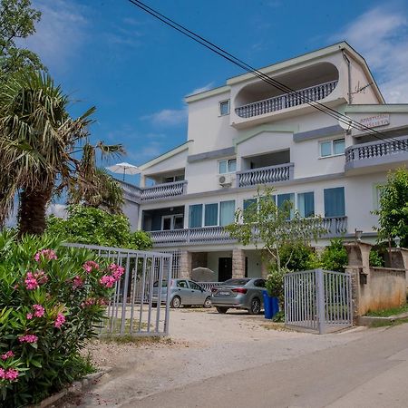 Apartment Busljeta สตารีกราด-ปาเคลนีซา ภายนอก รูปภาพ